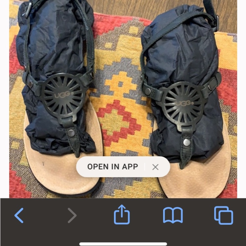 UGG SANDALS